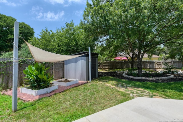 27 Sherborne Wood, San Antonio, TX 78218 - view of yard featuring a vegetable garden and a patio
