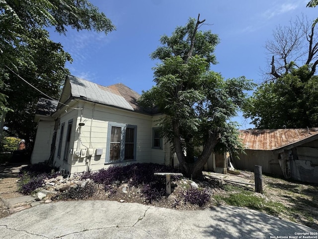 104 E Harlan, San Antonio, TX 78214 - view of side of home