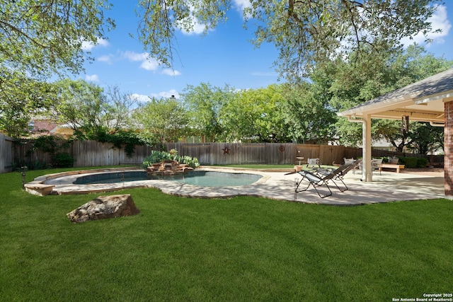 view of yard featuring a patio
