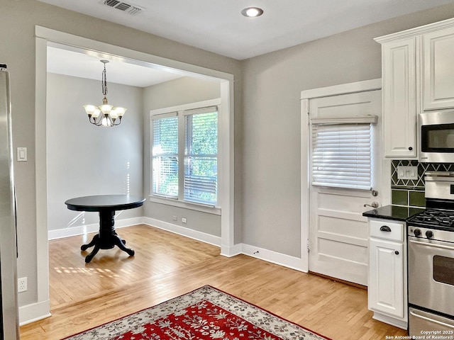dining room with light wood-type flooring, a chandelier, baseboards, and recessed lighting