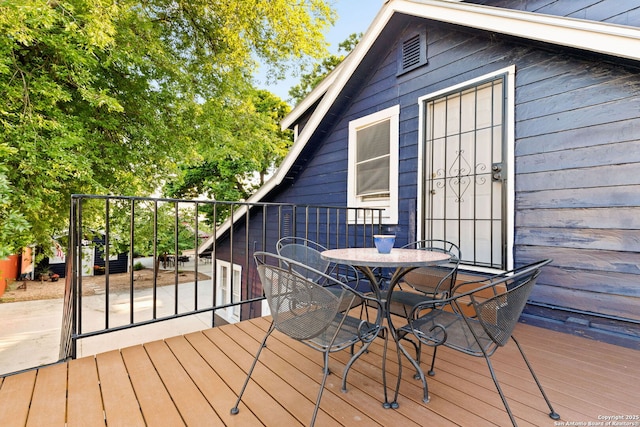 deck featuring outdoor dining space