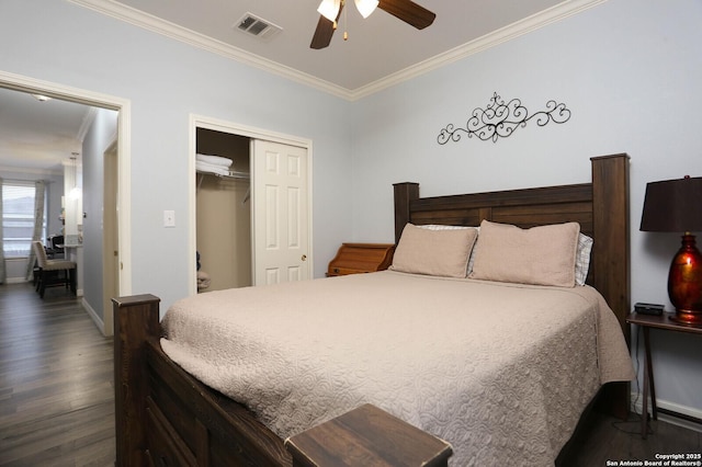 bedroom featuring ornamental molding, dark wood-style flooring, a closet, baseboards, and ceiling fan