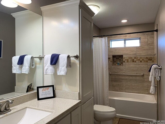 bathroom with toilet, vanity, and shower / bath combo