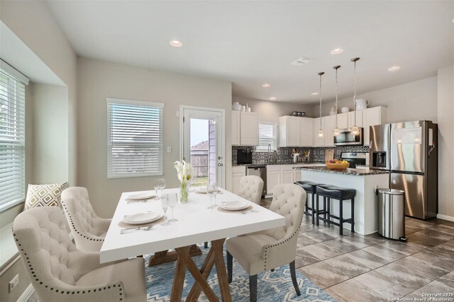 1109 Esplanade Pkwy, San Marcos, TX 78666 - dining space featuring recessed lighting