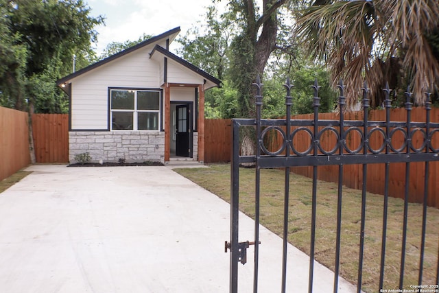 view of front facade with stone siding