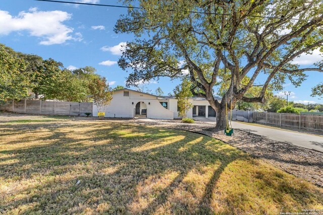 view of front of house with driveway