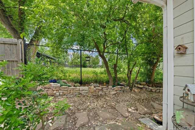 239 Old Oaks, Kerrville, TX 78028 - view of yard with fence