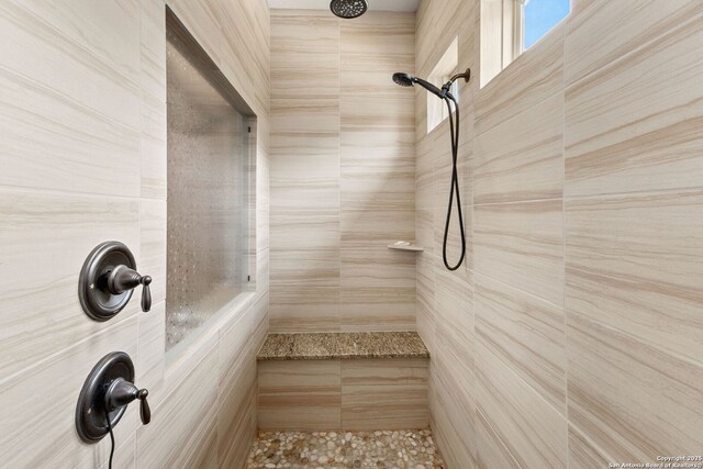 full bathroom featuring a tile shower