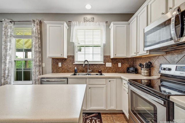 141 Glen Eagles, Cibolo, TX 78108 - kitchen with appliances with stainless steel finishes, a sink, white cabinets, light countertops, and recessed lighting