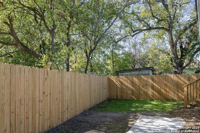 250 Oelkers, San Antonio, TX 78204 - view of yard with fence