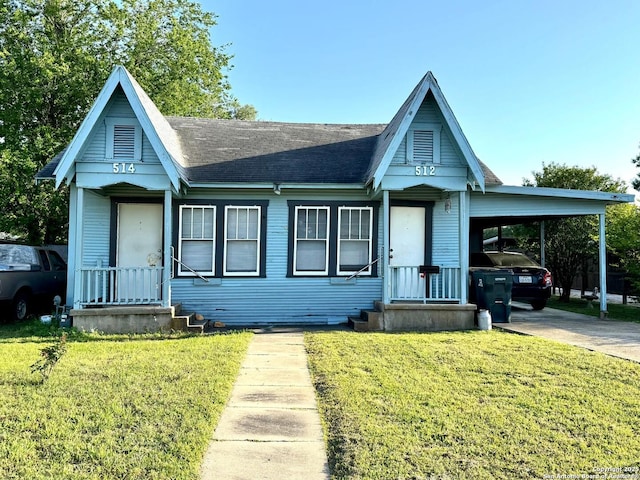 512 E Travis St, Luling, TX 78648 - view of front facade with a carport, a front lawn, roof with shingles, and concrete driveway