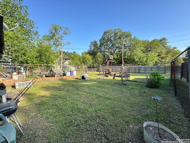 512 E Travis St, Luling, TX 78648 - view of yard