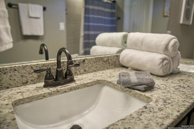 1139 Cedar Bnd, Canyon Lake, TX 78133 - bathroom view of vanity