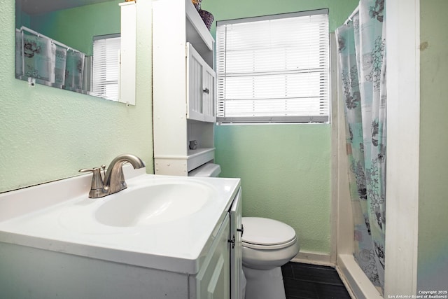 243 N, San Antonio, TX 78201 - full bathroom with toilet, vanity, a textured wall, and a shower with shower curtain