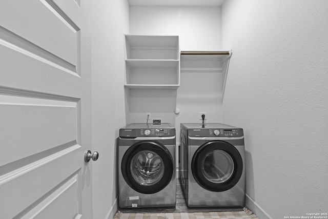 435 Bridle Trl, New Braunfels, TX 78132 - laundry room with independent washer and dryer and baseboards