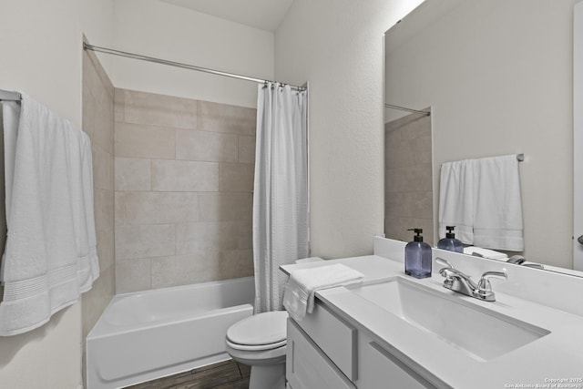 435 Bridle Trl, New Braunfels, TX 78132 - bathroom featuring toilet, wood finished floors, vanity, and shower / bathtub combination with curtain