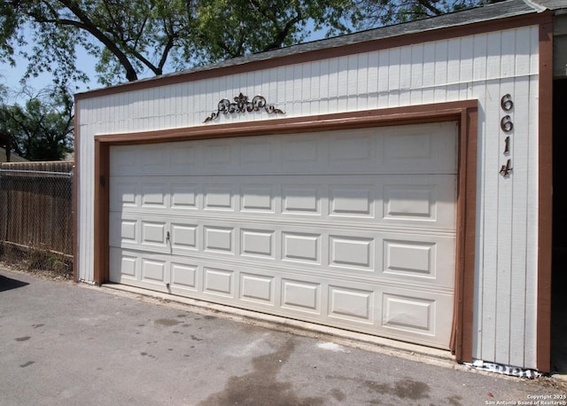 6614 Spring Hurst, San Antonio, TX 78249 - view of garage