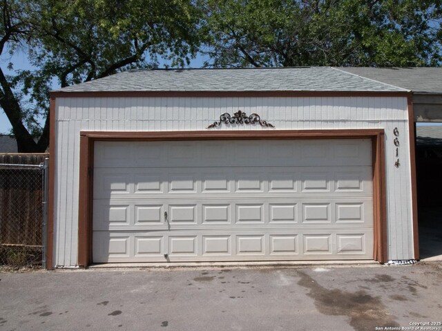 6614 Spring Hurst, San Antonio, TX 78249 - view of garage