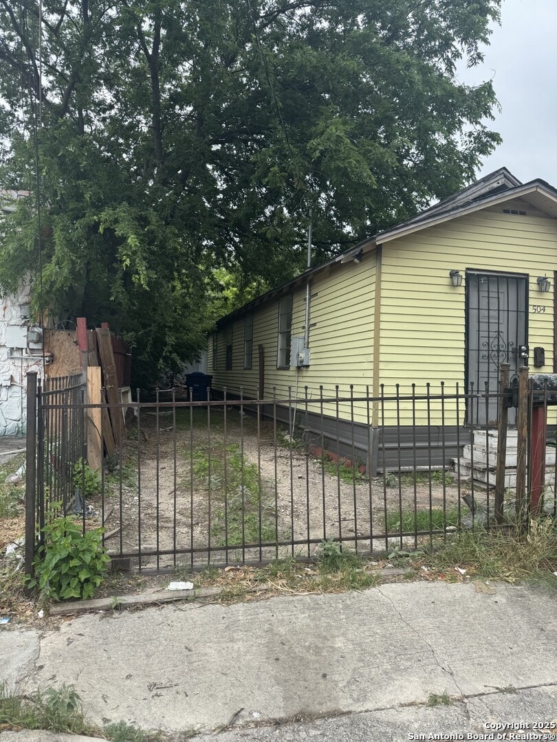 504 Albert, San Antonio, TX 78207 - view of property exterior with a fenced front yard and a gate