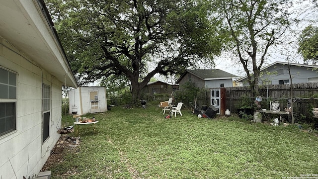 1906 Perlita, San Antonio, TX 78224 - view of yard with an outdoor structure