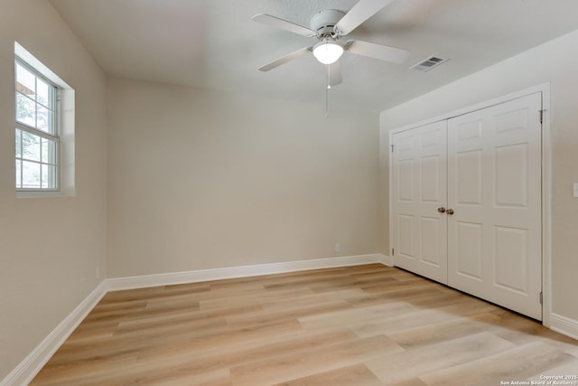 9015 Spanish Cv, San Antonio, TX 78242 - unfurnished bedroom featuring light wood-style floors, baseboards, a closet, and a ceiling fan
