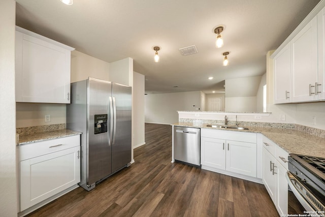 13758 Prospector Post, San Antonio, TX 78253 - kitchen with stainless steel appliances, a sink, white cabinets, dark wood-style floors, and a peninsula