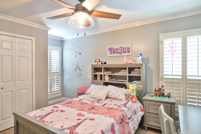 bedroom featuring ornamental molding, a closet, and a ceiling fan
