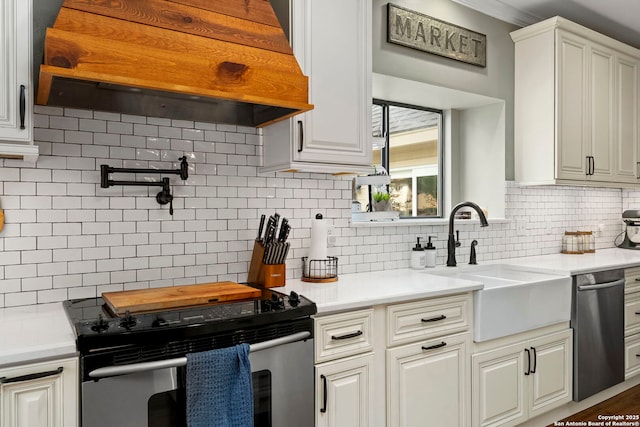 16222 Deer Crst, San Antonio, TX 78248 - kitchen with stainless steel appliances, a sink, decorative backsplash, light countertops, and premium range hood