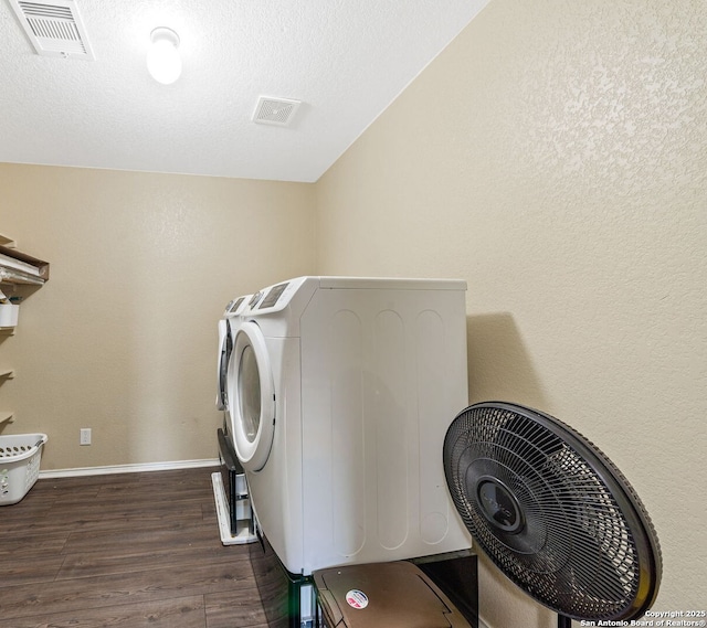 13303 Sunset Rainbow, San Antonio, TX 78245 - clothes washing area featuring independent washer and dryer, dark wood-style floors, baseboards, and a textured ceiling