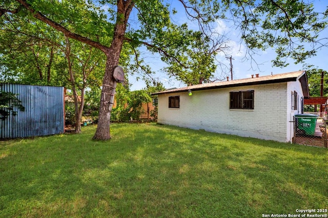 2114 S Trinity St, San Antonio, TX 78207 - view of green lawn
