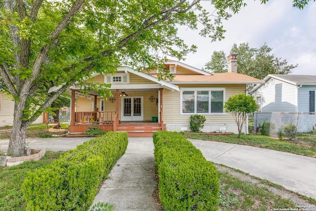 806 Kayton Ave, San Antonio, TX 78210 - bungalow-style home featuring a porch, a ceiling fan, a chimney, and fence