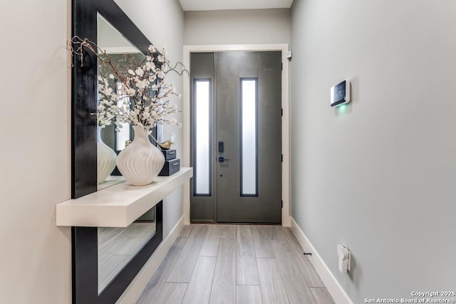 7812 Ventura Blvd, Selma, TX 78154 - foyer entrance featuring baseboards and wood finished floors