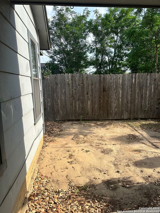 401/403 W Adams, Pleasanton, TX 78064 - view of yard with fence