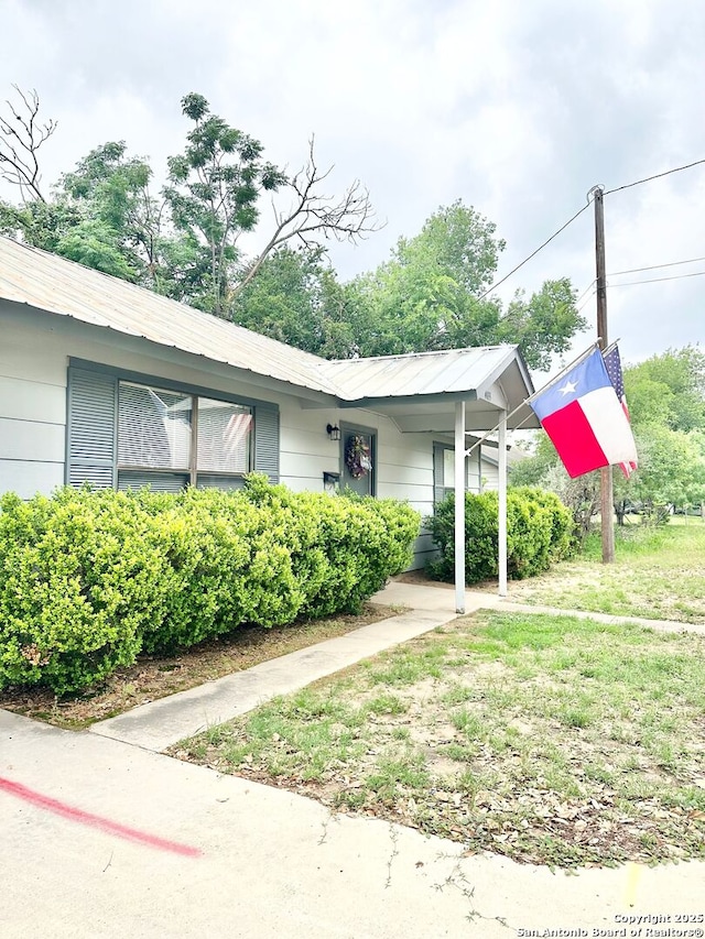 401/403 W Adams, Pleasanton, TX 78064 - entrance to property with metal roof