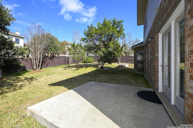 view of yard featuring a patio