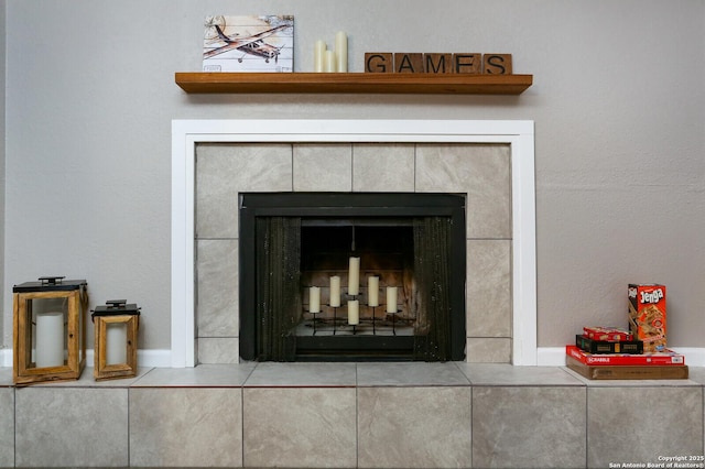 222 Winn, Universal City, TX 78148 - detailed view of a tiled fireplace