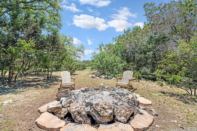 view of yard featuring an outdoor fire pit
