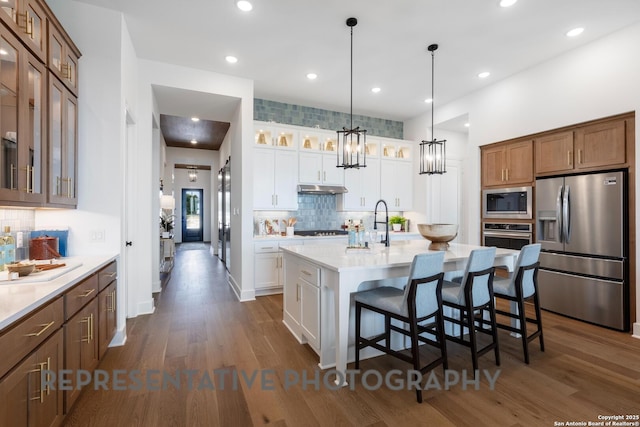 186 Lacey Oak, Castroville, TX 78009 - kitchen with appliances with stainless steel finishes, backsplash, dark wood-style flooring, light countertops, and recessed lighting