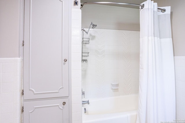115 Wickford, Castle Hills, TX 78213 - bathroom with shower / tub combo with curtain