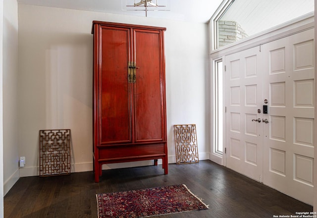 115 Wickford, Castle Hills, TX 78213 - foyer entrance with dark wood-style flooring and baseboards