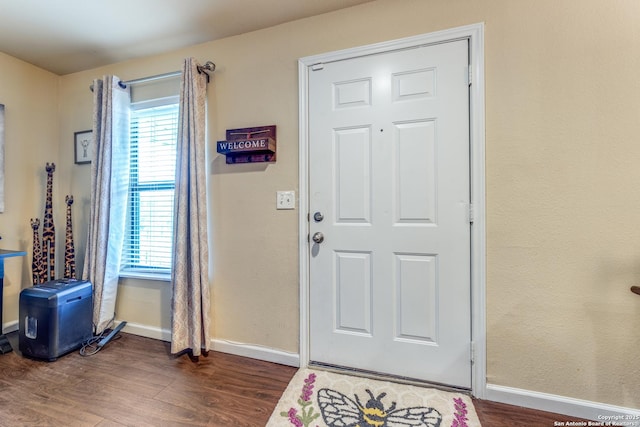255 E Rampart Unit 401, San Antonio, TX 78216 - foyer featuring wood finished floors and baseboards