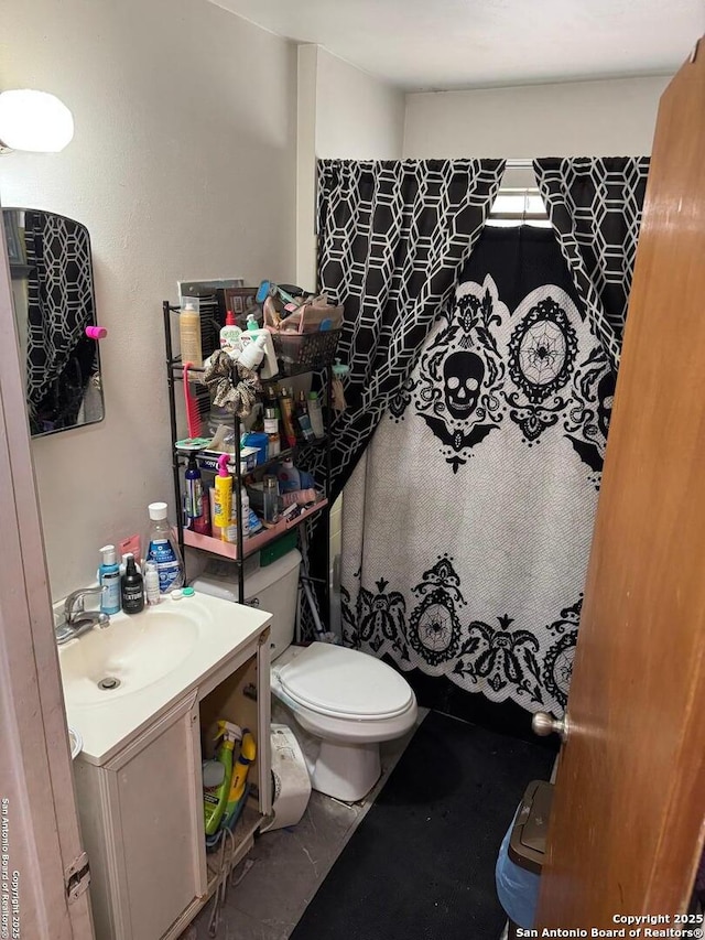227 E Villaret Blvd, San Antonio, TX 78221 - full bath featuring vanity and toilet