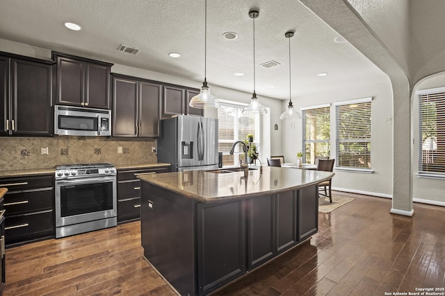 11734 Violet Cv, San Antonio, TX 78253 - kitchen featuring stainless steel appliances, a sink, tasteful backsplash, dark wood-type flooring, and recessed lighting