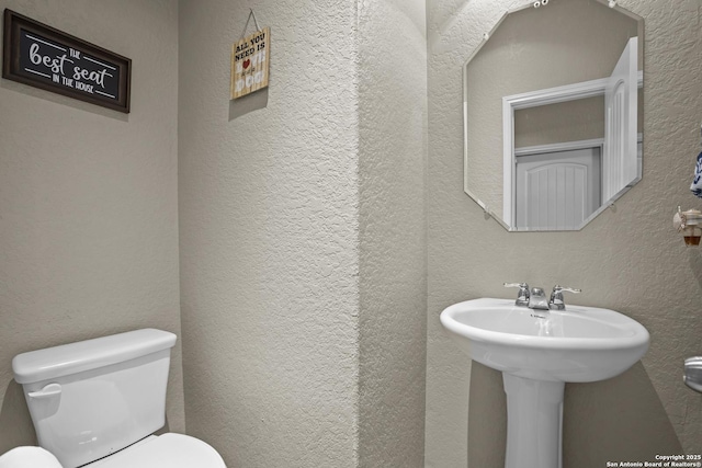 11734 Violet Cv, San Antonio, TX 78253 - bathroom with toilet and a textured wall