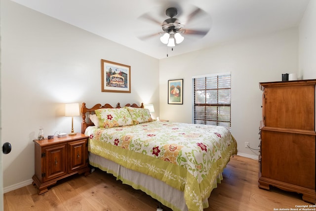 bedroom featuring light wood-style flooring, baseboards, and a ceiling fan