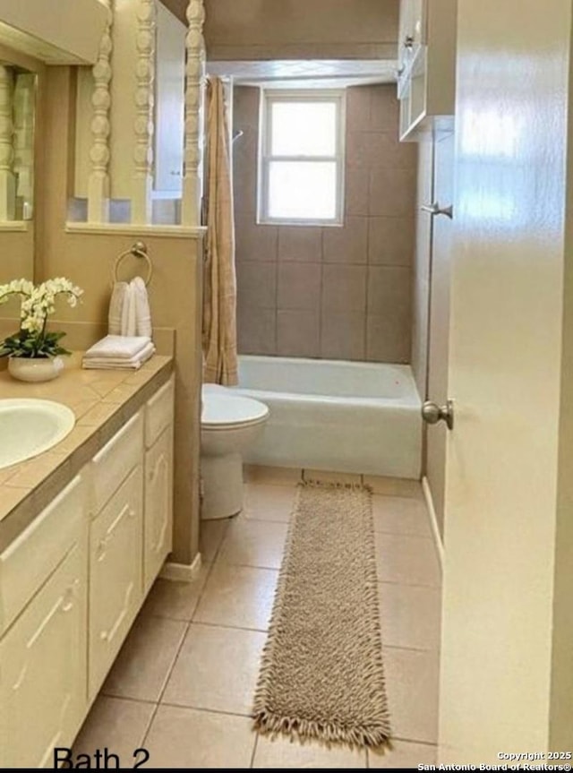 102 Dalewood Dr, Converse, TX 78109 - bathroom with tile patterned floors, toilet, vanity, and shower / tub combo