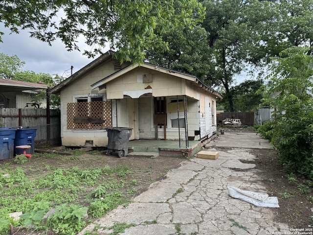 2429 Potosi, San Antonio, TX 78207 - bungalow-style house featuring fence and concrete block siding