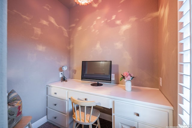 1040 Glenwood, Bulverde, TX 78163 - office space with built in desk and baseboards