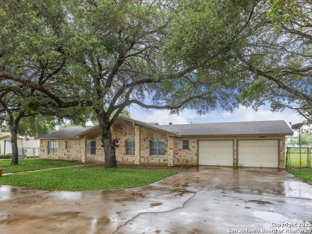 1010 Country Oak Dr, Luling, TX 78648 - single story home with a garage, driveway, and stone siding