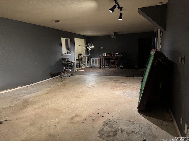 5039 Bayhead, San Antonio, TX 78220 - interior space